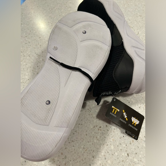 HI100 Men’s HIND tennis shoes breathable uppers thick cushion soles for comfort - Picture 2 of 5